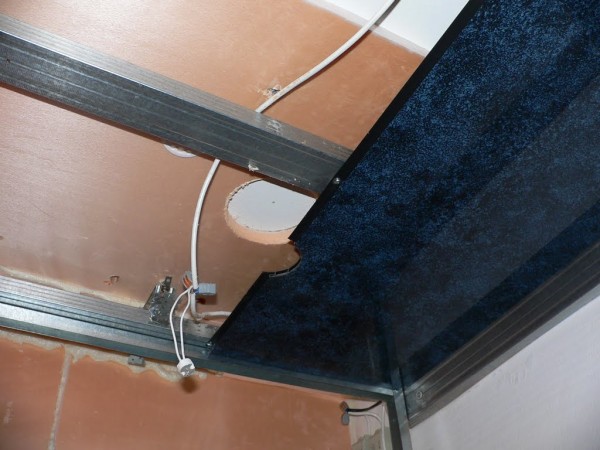 Монтаж освещения в потолок из пластиковых панелей